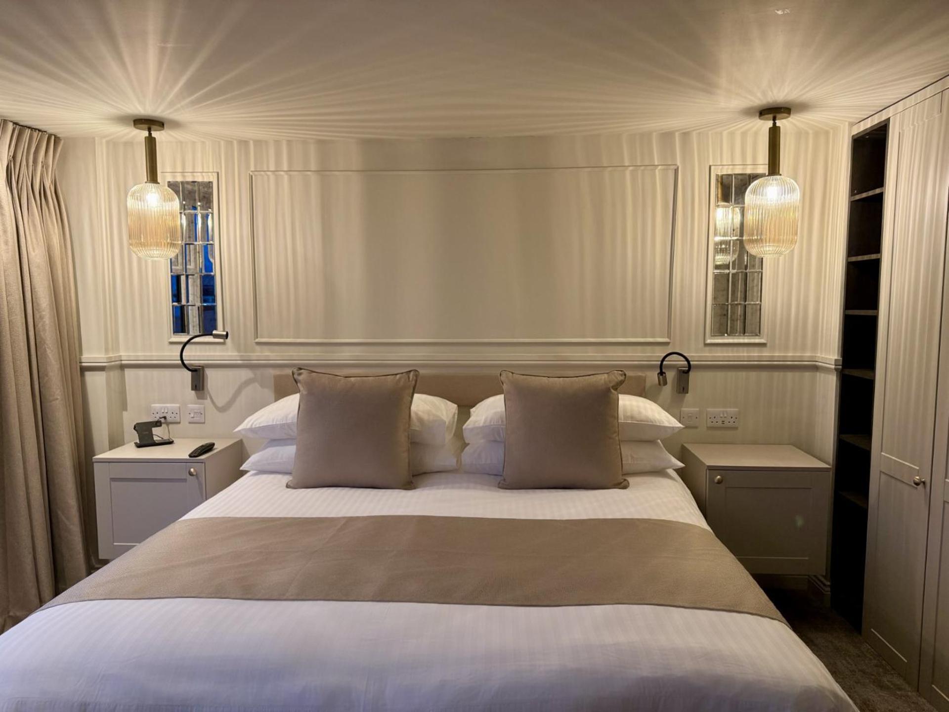 Number 3 Pier Road Suites Whitby Esterno foto